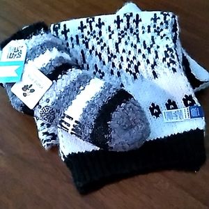 MUK LUKS Cabin Socks & Old Navy Reversible Scarf Bundle.